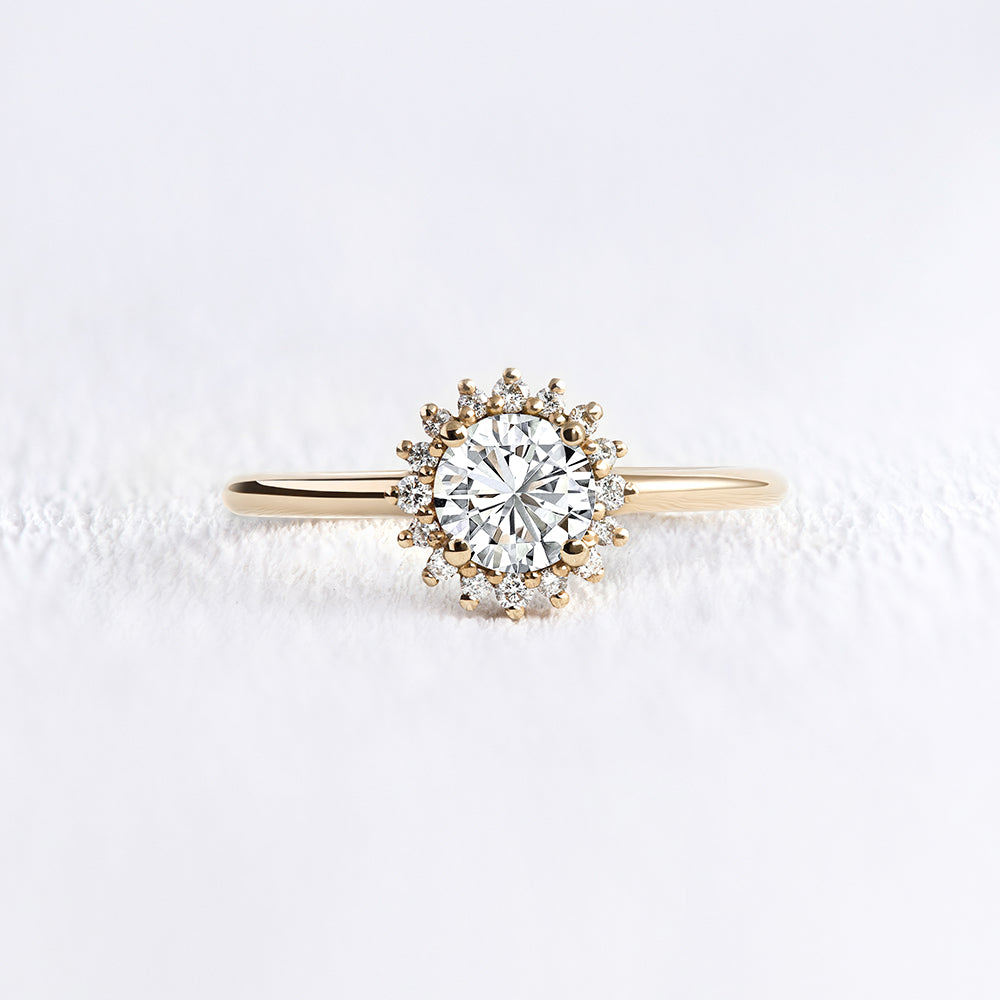 Bague de fiançailles marguerite en or jaune et diamants | Deloison Paris