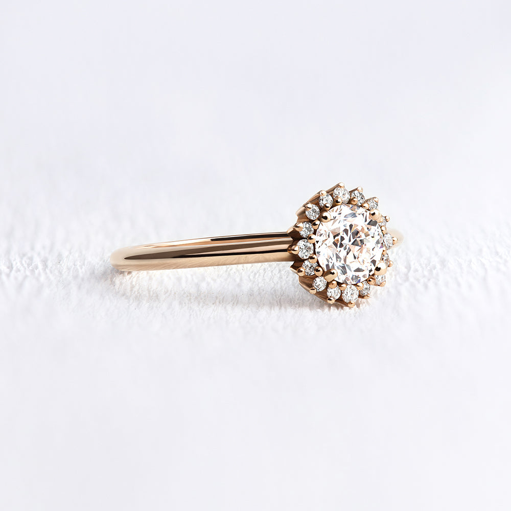 Bague de fiançailles marguerite en or rose et diamants | Deloison Paris