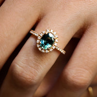 Bague entourage diamants et saphir vert - Deloison Paris