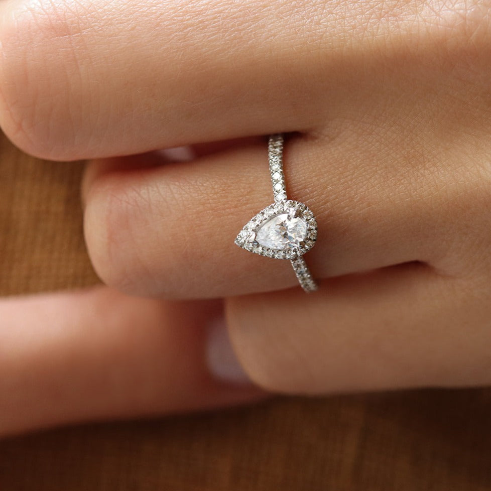 Bague de fiançailles diamant poire - Deloison Paris