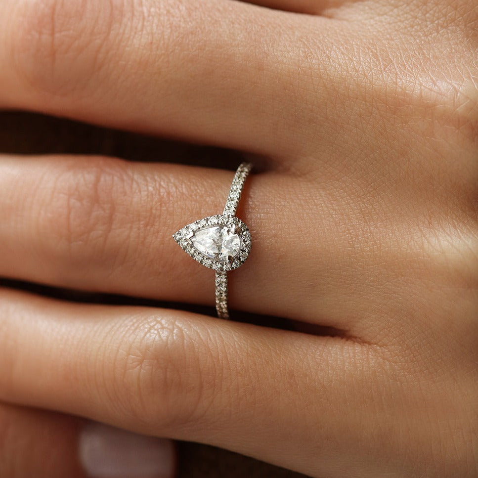 Bague de fiançailles diamant poire - Deloison Paris