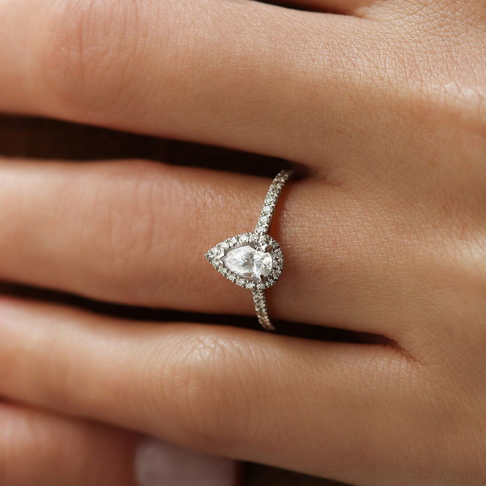 Bague de fiançailles diamant poire - Deloison Paris