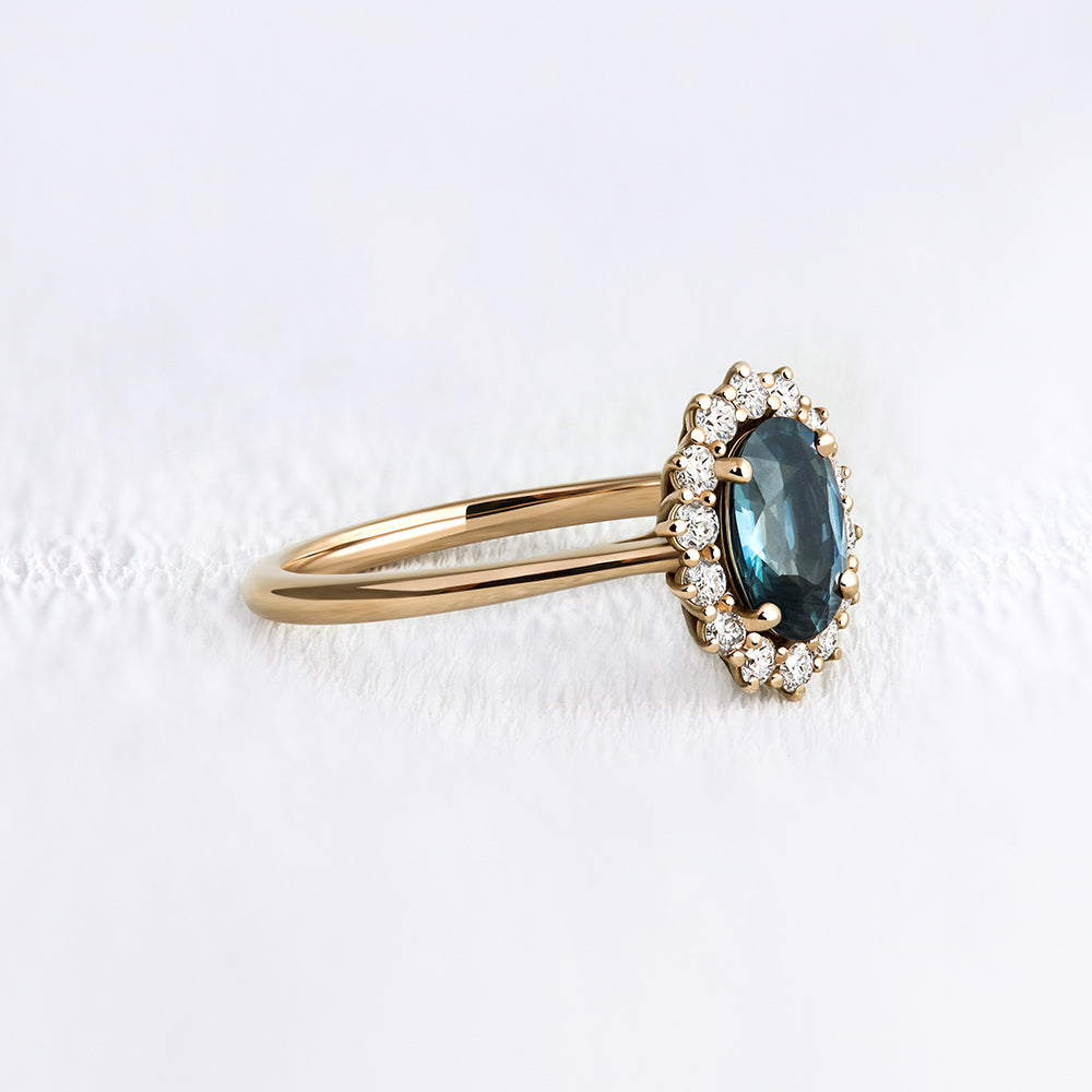 Bague marguerite saphir vert bleu et diamants - Deloison Paris