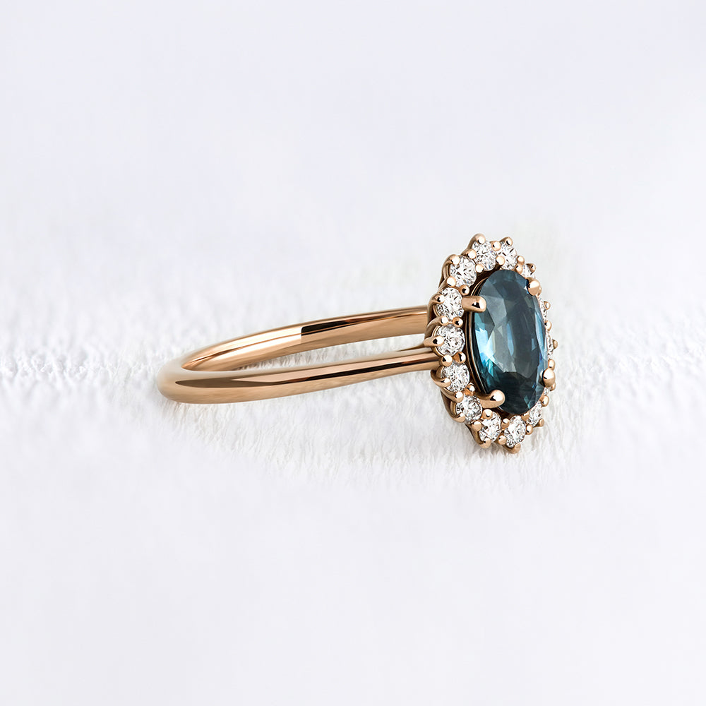 Bague marguerite saphir vert bleu et diamants - Deloison Paris