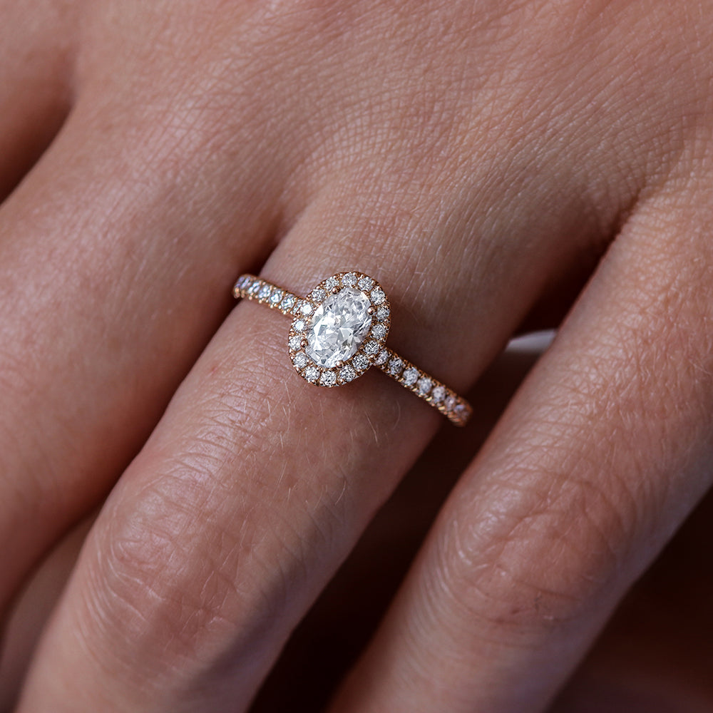 Bague de fiançailles halo diamant ovale | Deloison Paris