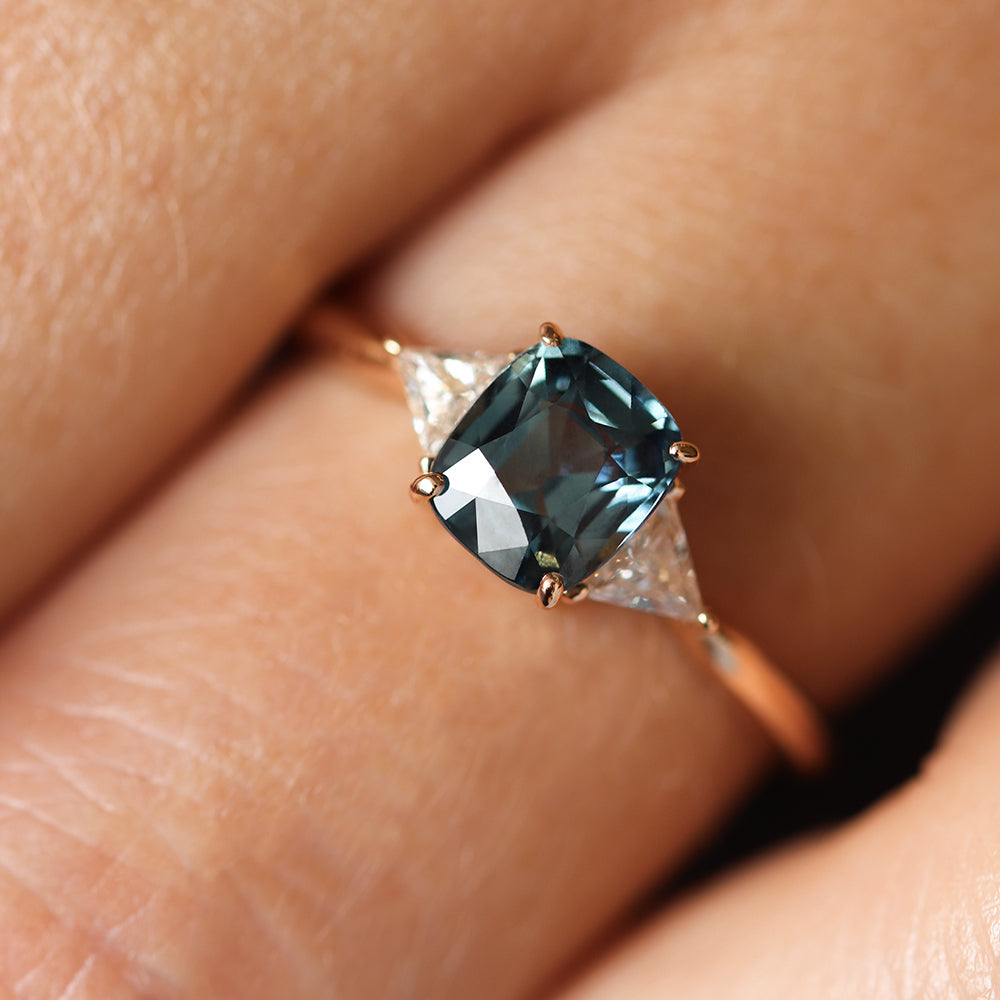 Bague de fiançailles en or saphir vert et diamants | Deloison Paris
