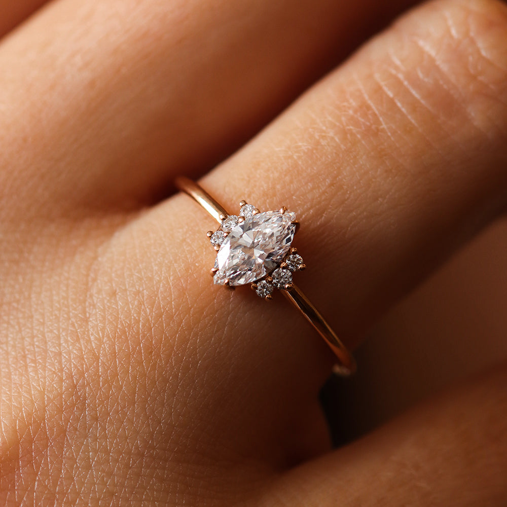 Bague de fiançailles diamant marquise et or 18 carats | Deloison Paris