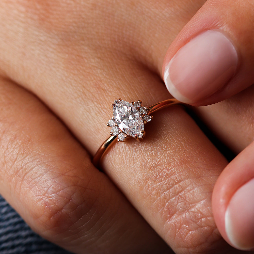 Bague de fiançailles diamant marquise et or 18 carats | Deloison Paris