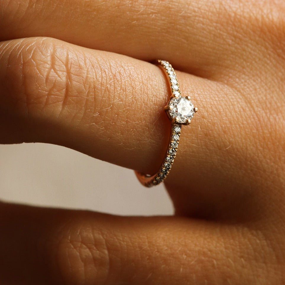Bague de fiançailles solitaire pavé or et diamants | Deloison Paris