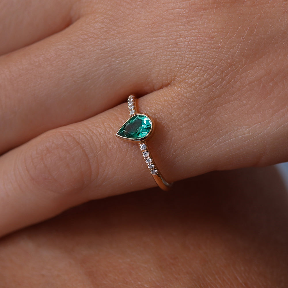 Bague de fiançailles art déco en or et saphir vert | Deloison Paris