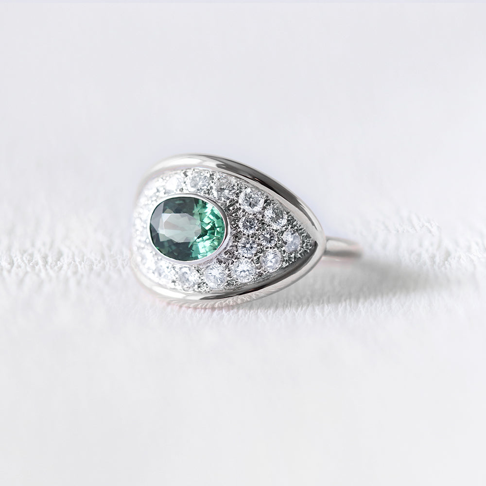Rose Gold Engagement Ring with Green Sapphire and Diamonds | Deloison Paris