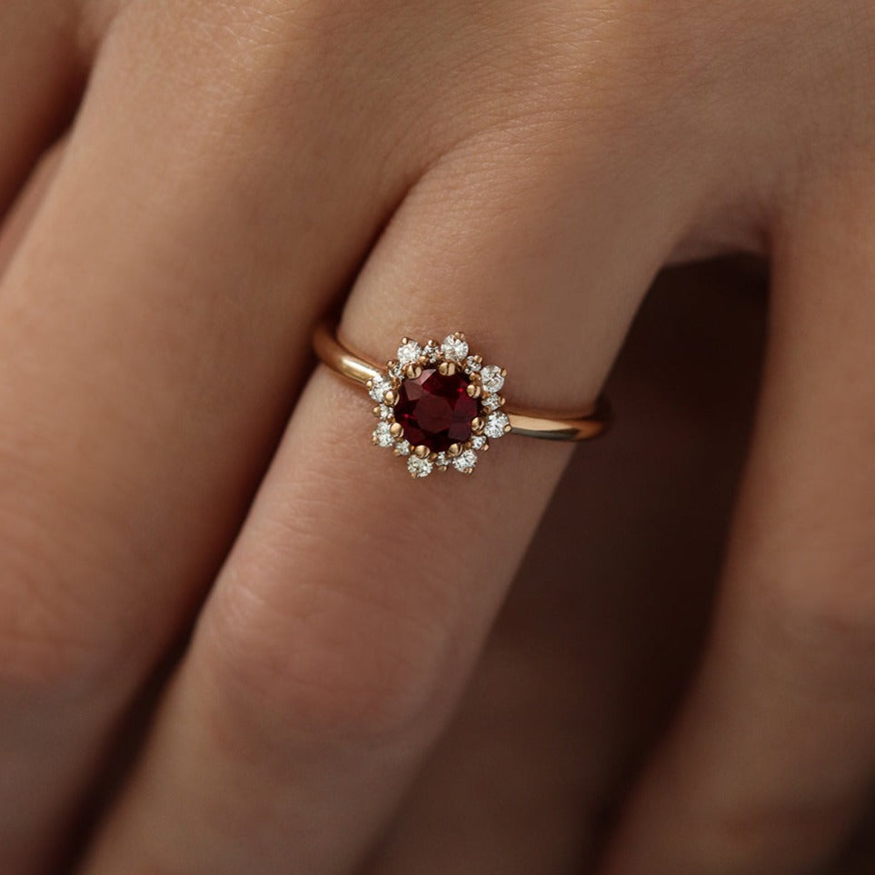 Bague de fiançailles marguerite rubis - Deloison Paris