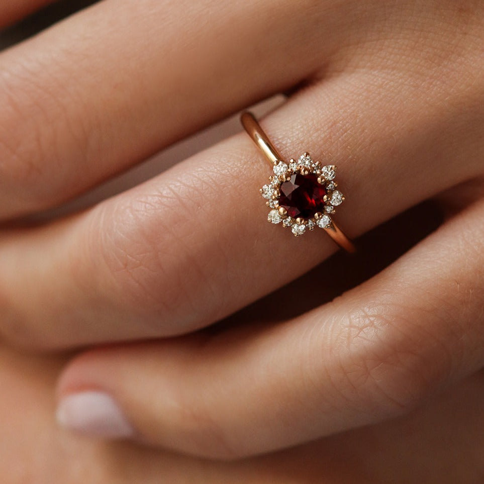 Bague de fiançailles marguerite rubis - Deloison Paris