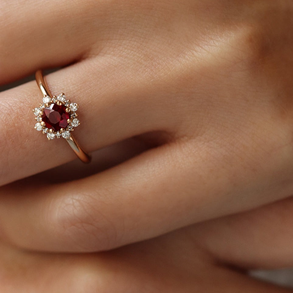 Bague de fiançailles marguerite rubis - Deloison Paris