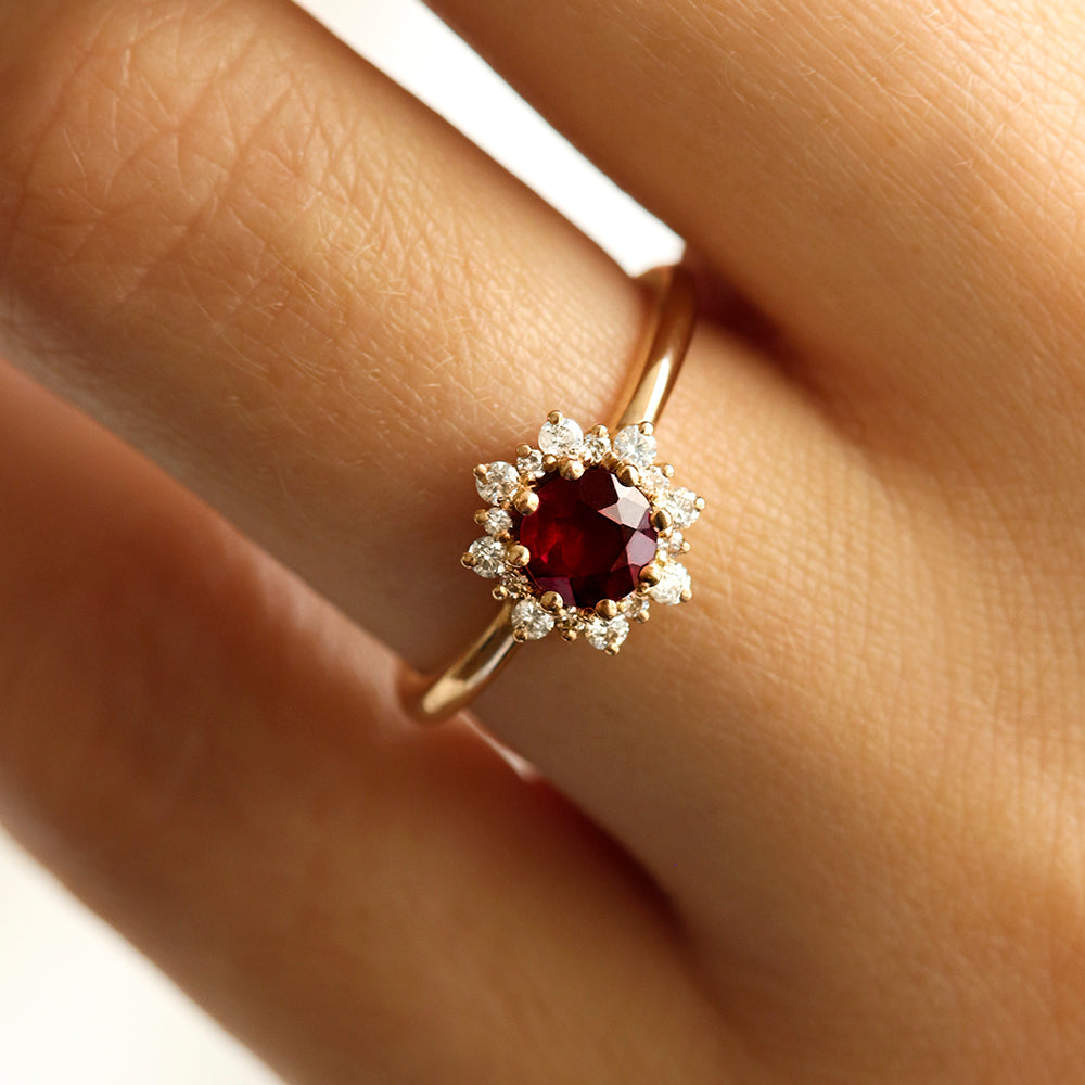 Anillo de compromiso con rubí en forma de margarita - Deloison Paris