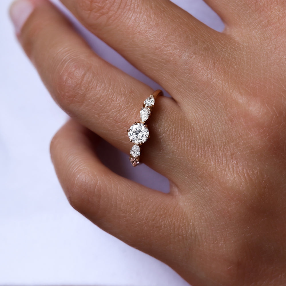 Bague de fiançailles originale diamants poires | Deloison Paris