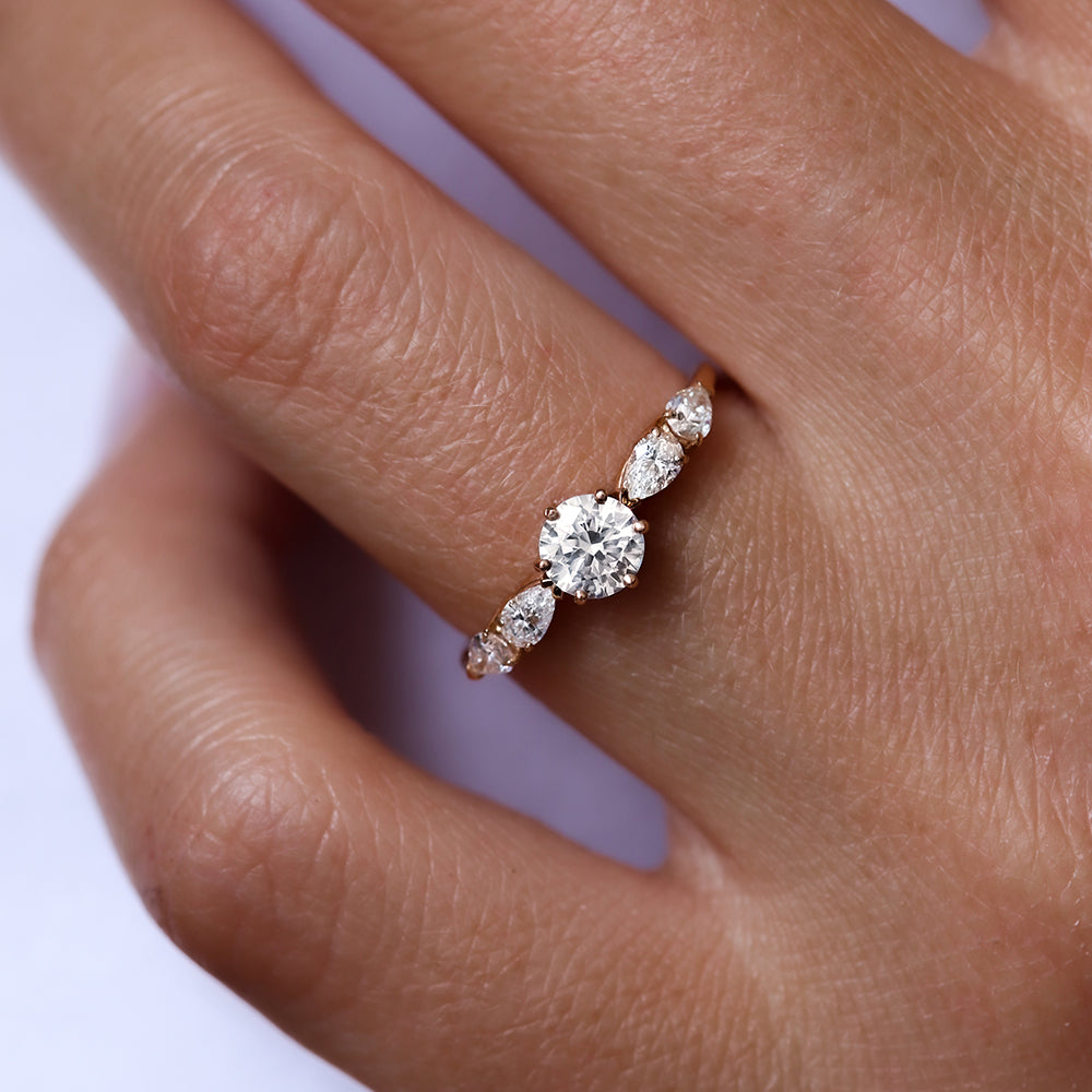 Bague de fiançailles originale diamants poires | Deloison Paris