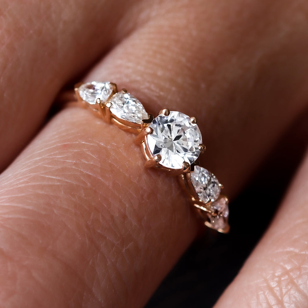Bague de fiançailles originale diamants poires | Deloison Paris