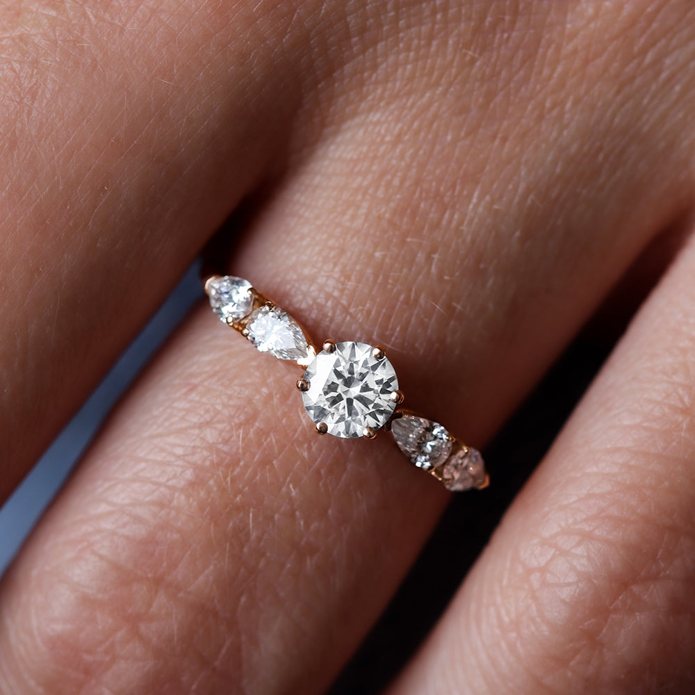 Bague de fiançailles originale diamants poires | Deloison Paris