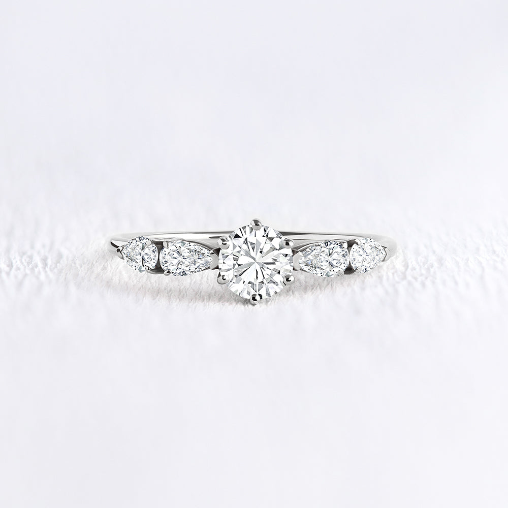 Bague de fiançailles originale diamants poires | Deloison Paris