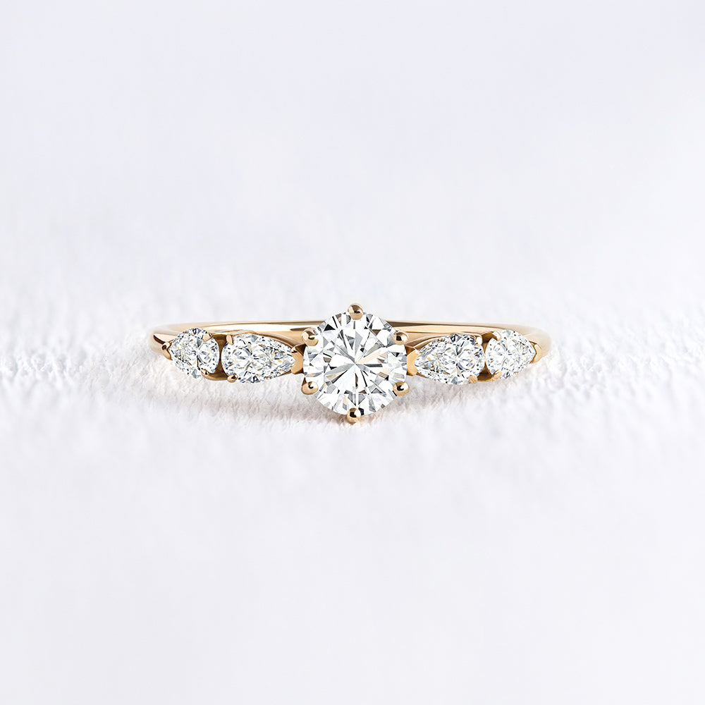 Bague de fiançailles originale diamants poires | Deloison Paris