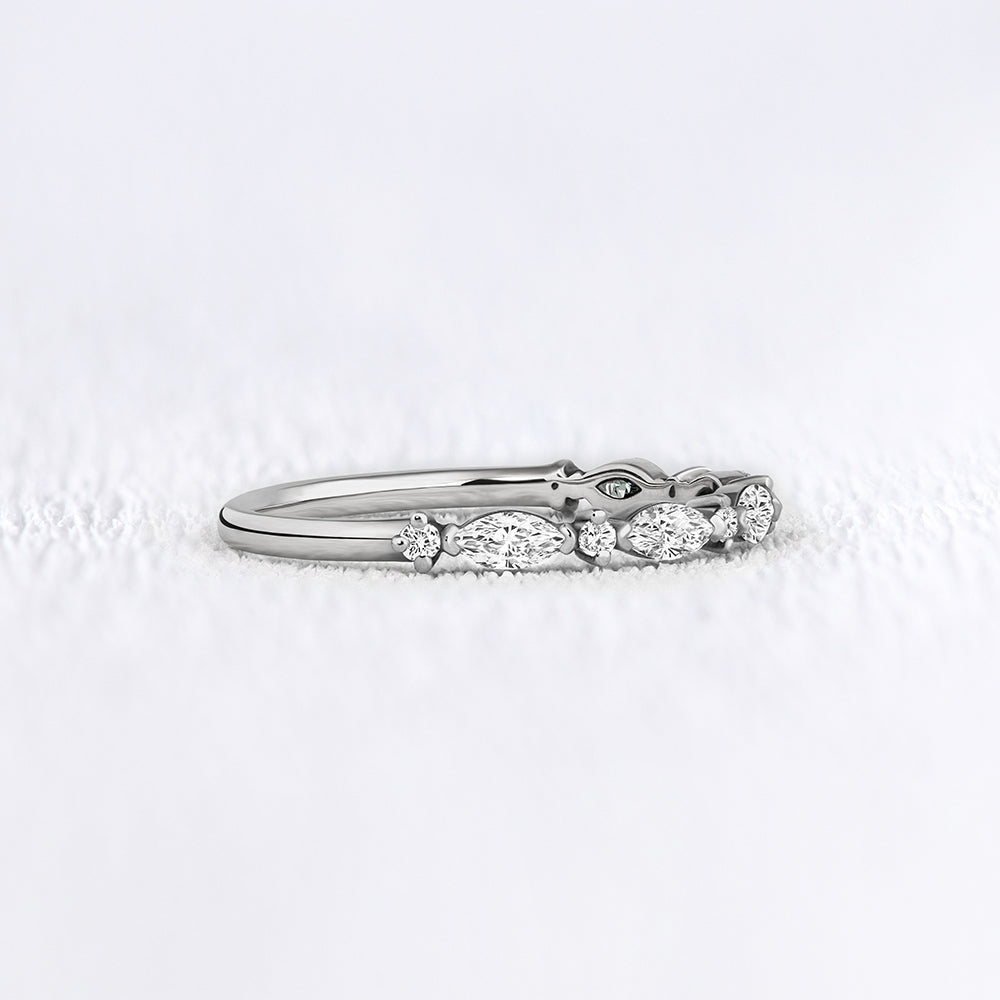 Alliance or 18 carats et diamants marquises - Deloison Paris