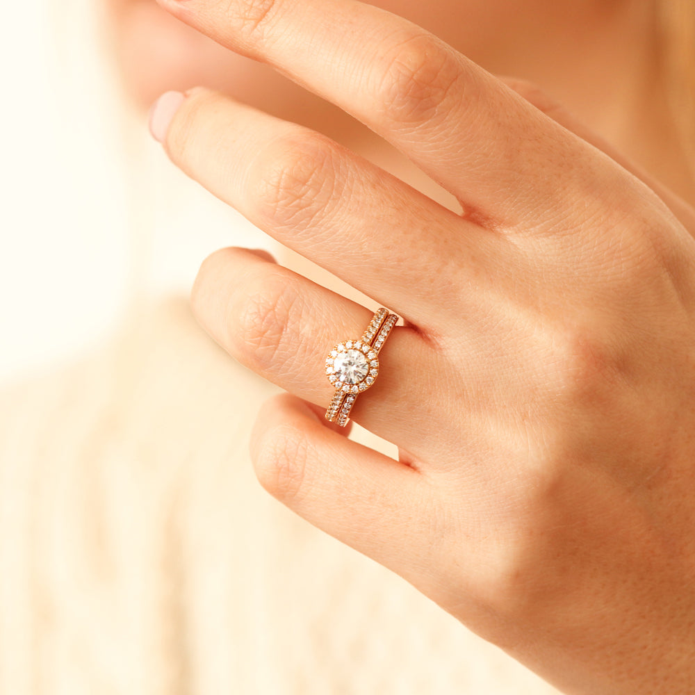 Bague de fiançailles en 18 carats et diamants halo | Deloison Paris