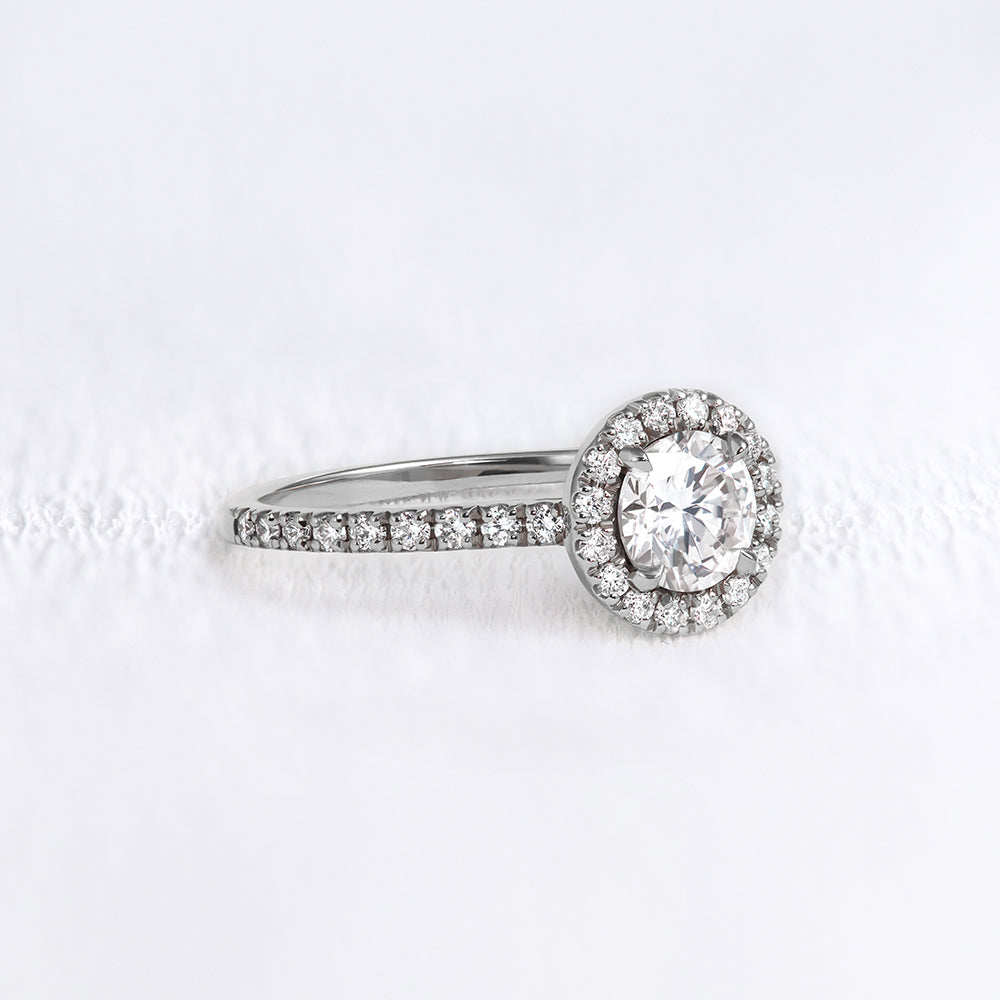Bague de fiançailles en 18 carats et diamants halo | Deloison Paris