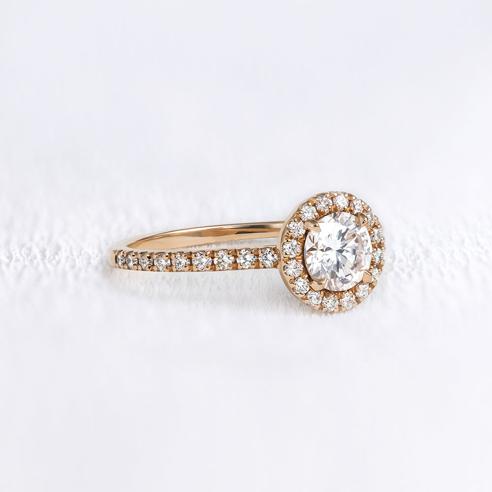 Bague de fiançailles en 18 carats et diamants halo | Deloison Paris