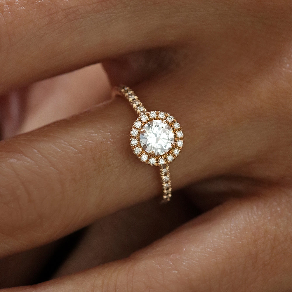 Bague de fiançailles en 18 carats et diamants halo | Deloison Paris