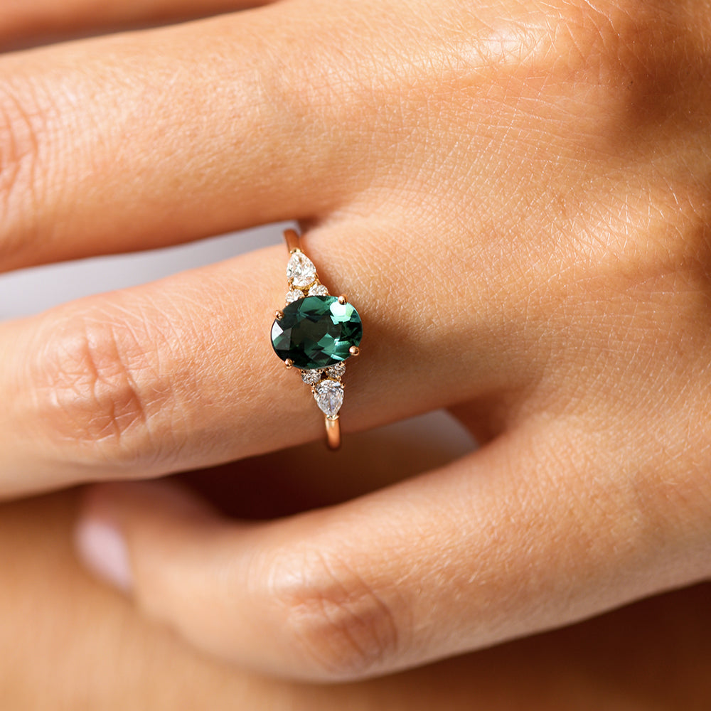 Anillo de compromiso de 18 quilates con zafiro verde | Deloison Paris