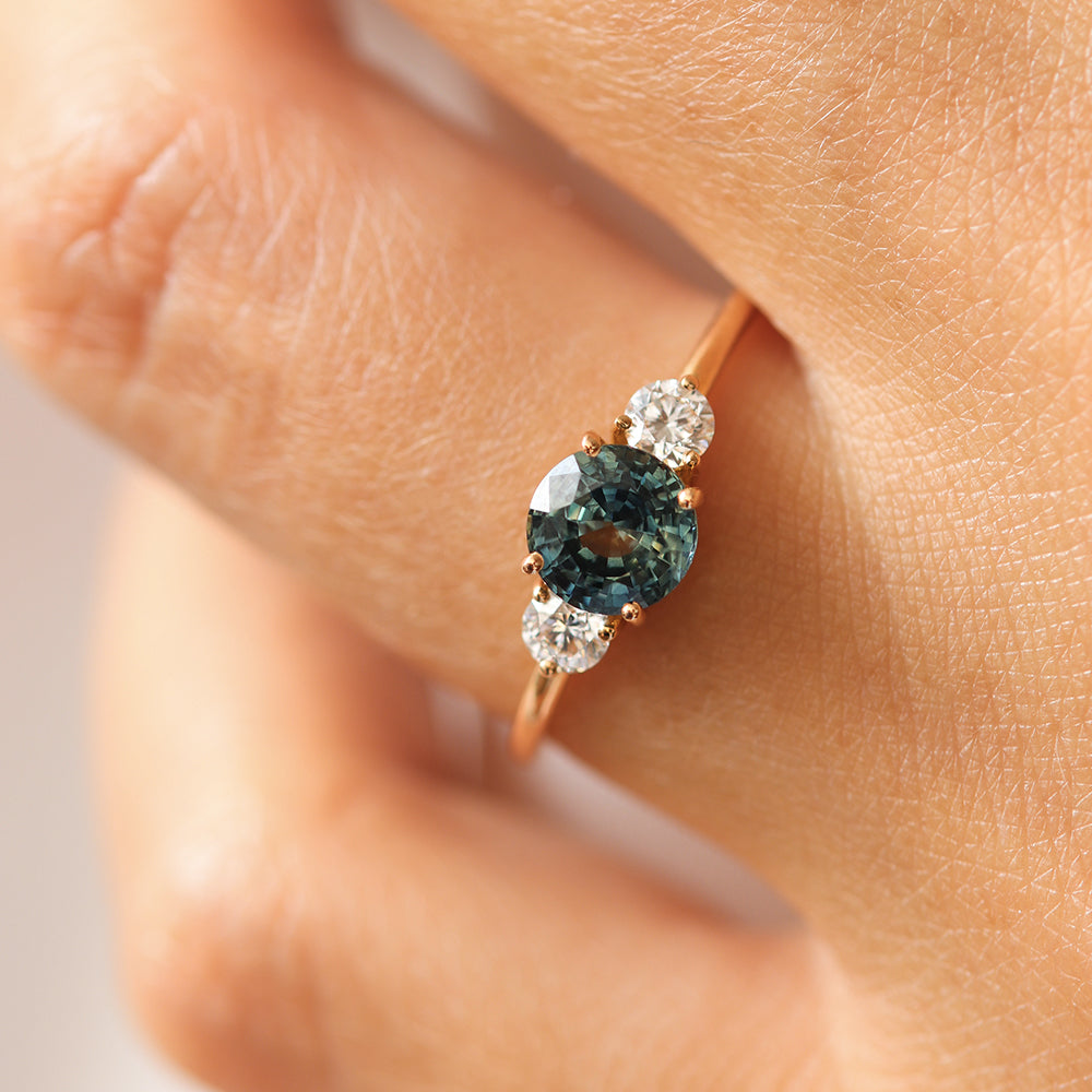 Bague de fiançailles en or saphir vert et diamants | Deloison Paris