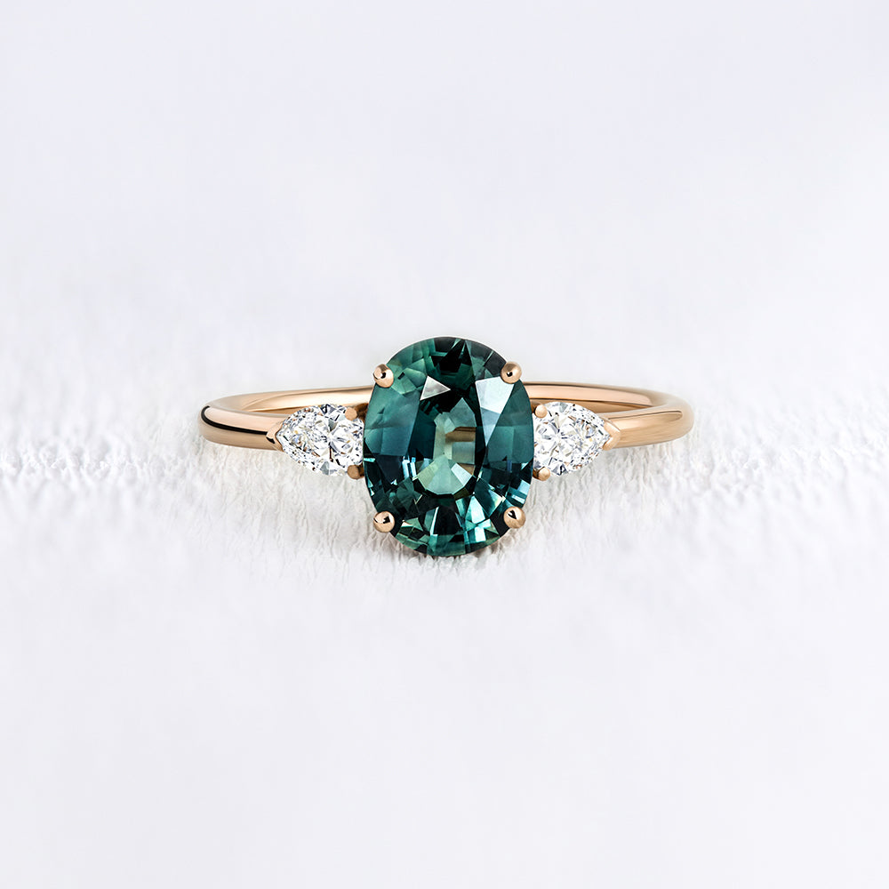 Bague de fiançailles originale saphir vert et diamants | Deloison Paris