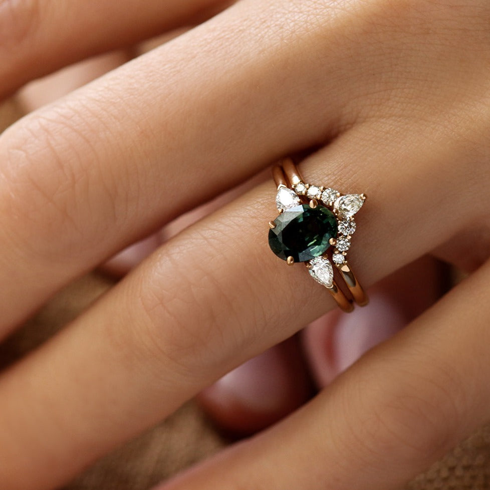 Bague de fiançailles originale saphir vert et diamants | Deloison Paris