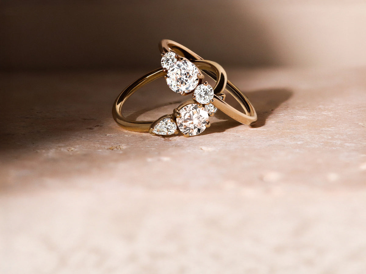 Bagues de fiançailles, solitaires épaulées avec diamants