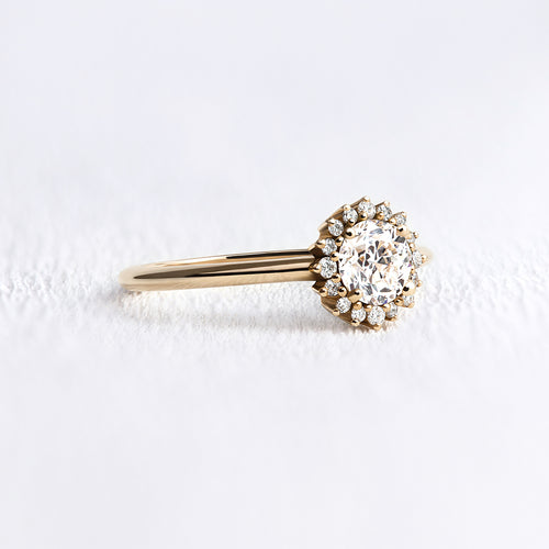 Bague de fiançailles marguerite en or jaune et diamants | Deloison Paris