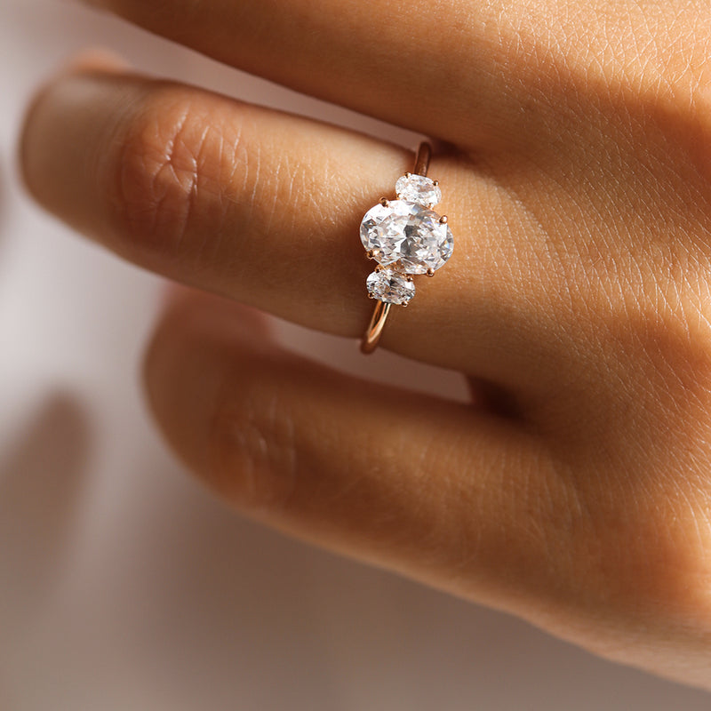 Bague de fiançailles en or et diamant ovale | Deloison Paris