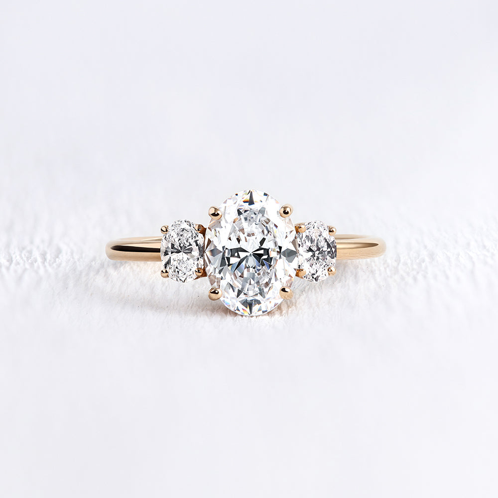 Bague de fiançailles en or et diamant ovale Deloison Paris