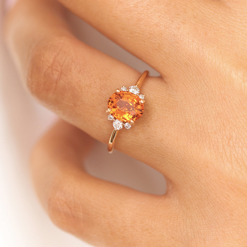 Bague en or 18 carats, saphir orange et diamants | Deloison Paris