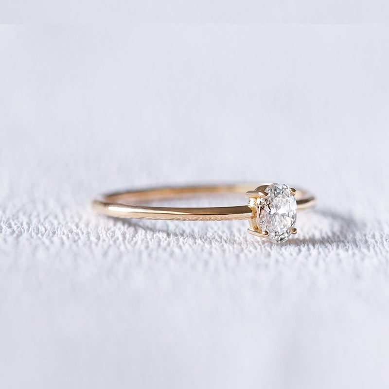 Bague de fiançailles en or 18 carats et diamant poire | Deloison Paris