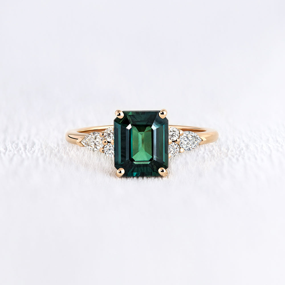 Bague de fiançailles art déco en or et saphir vert Deloison Paris