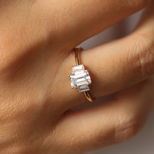 Bague de fiançailles art déco en or et diamants émeraude | Deloison Paris