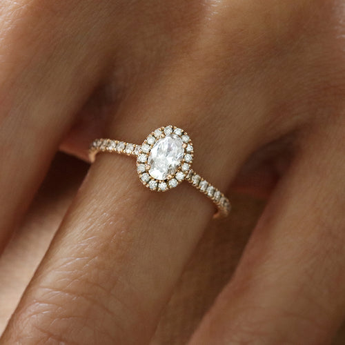 Bague de fiançailles halo diamant ovale | Deloison Paris