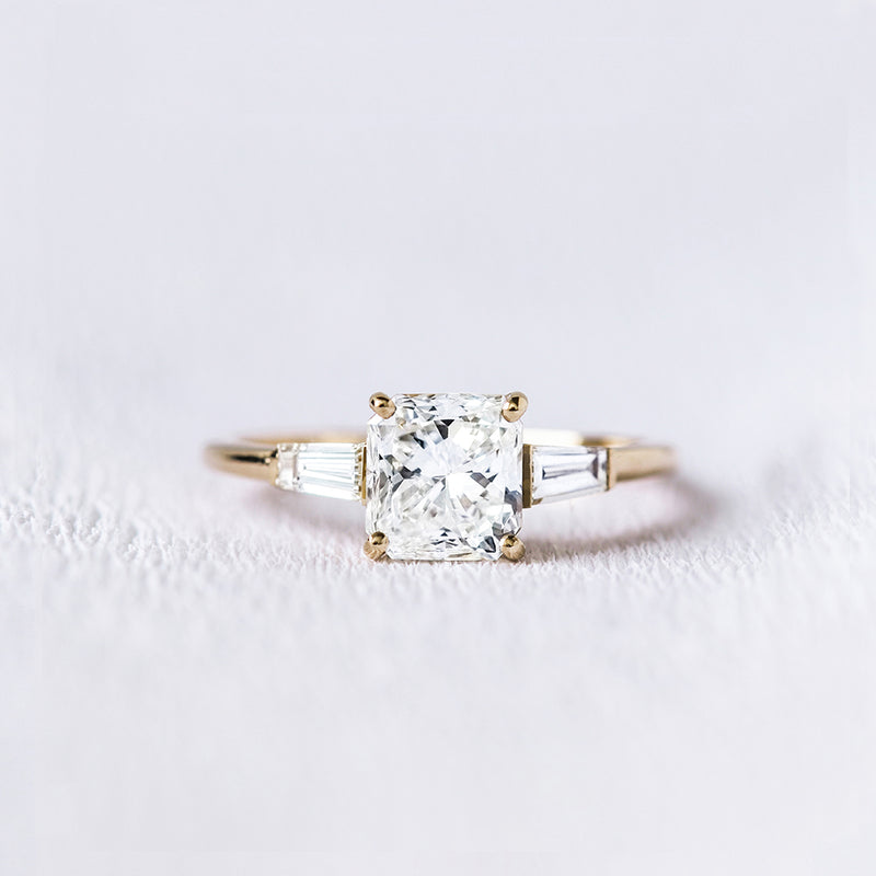 Bague trilogie diamant coussin et or 18 carats | Deloison Paris