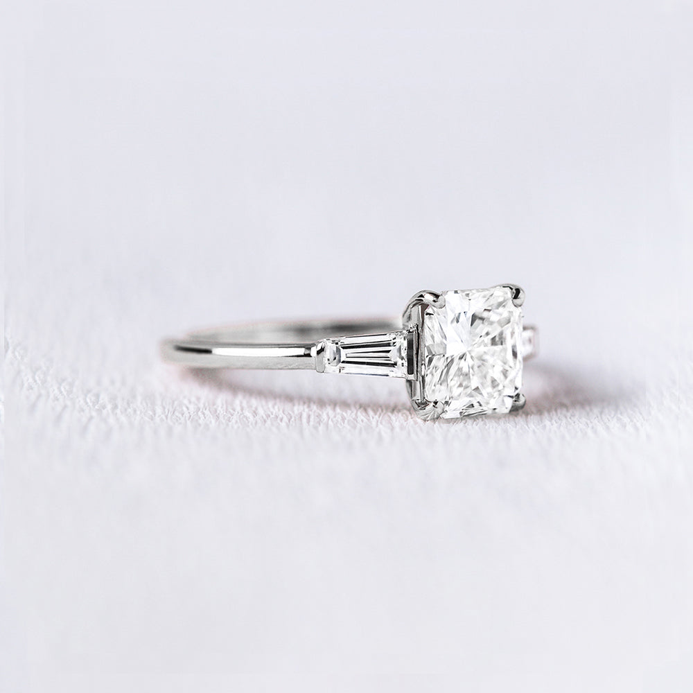 Bague trilogie diamant coussin et or 18 carats | Deloison Paris