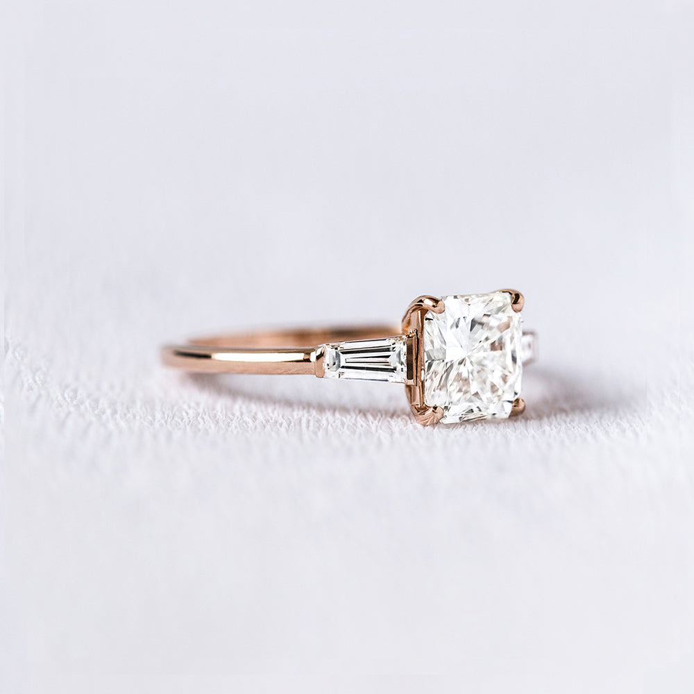 Bague trilogie diamant coussin et or 18 carats | Deloison Paris