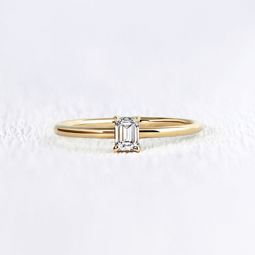 Bague de fiançailles or et diamant taille émeraude | Deloison Paris