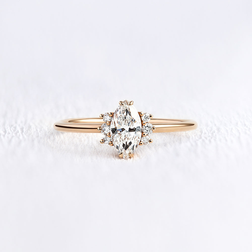 Bague de fiançailles diamant marquise et or 18 carats Deloison Paris