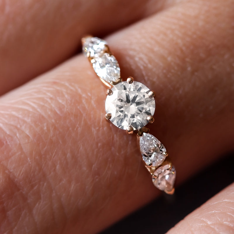 Bague de fiançailles originale diamants poires | Deloison Paris