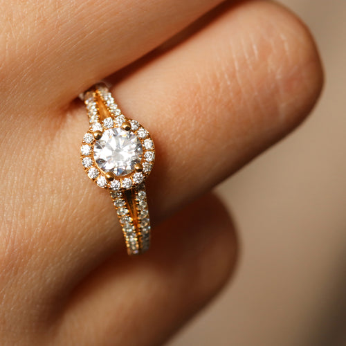 Bague de fiançailles en or 18 carats et diamants halo | Deloison Paris